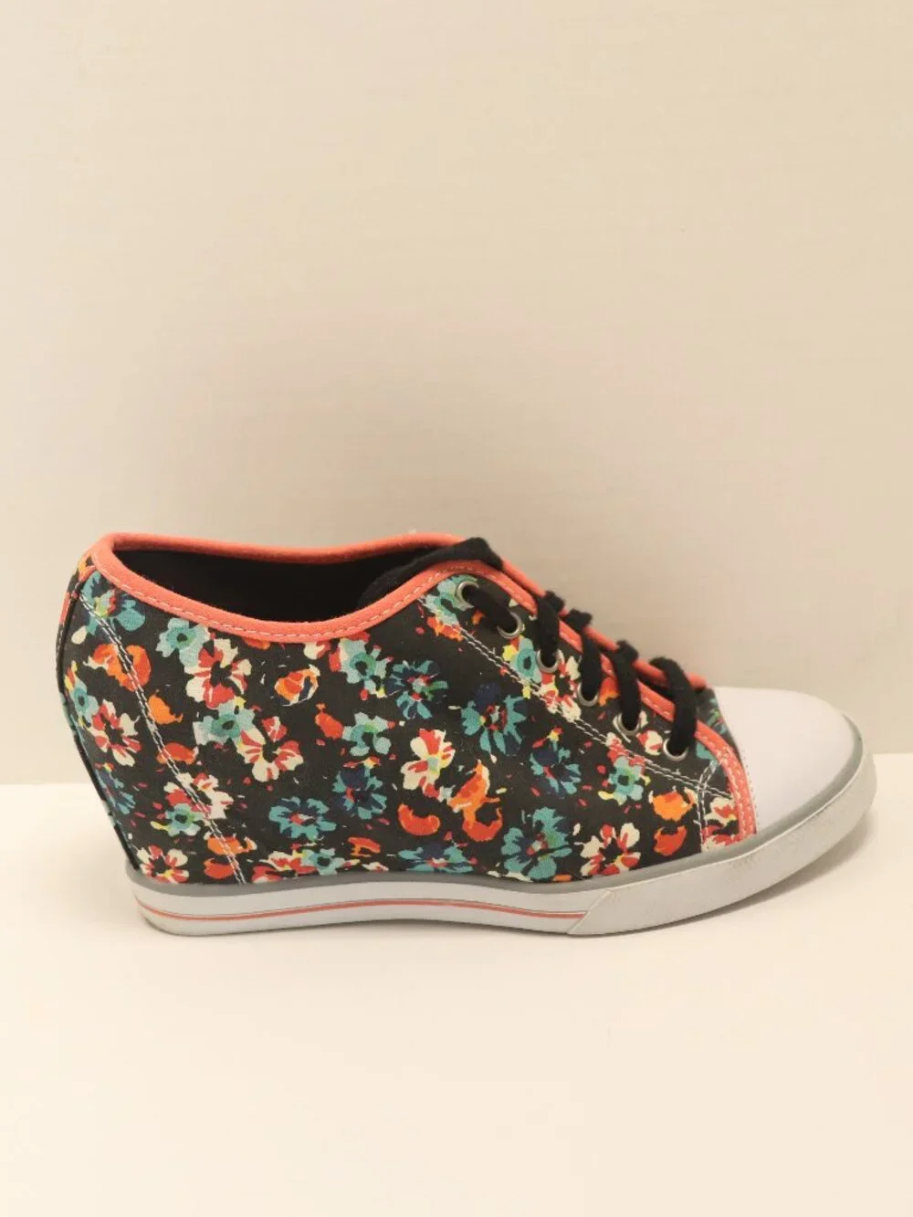 S Logo Circle with a Cross Mark in it Women's Shoes High Top Tennis Size 10 Med